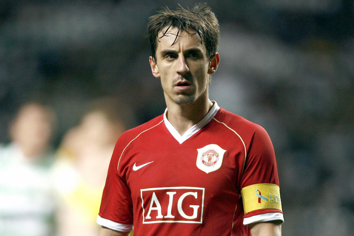 Neville og Carragher bærer hverandres hjemmelaget drakter